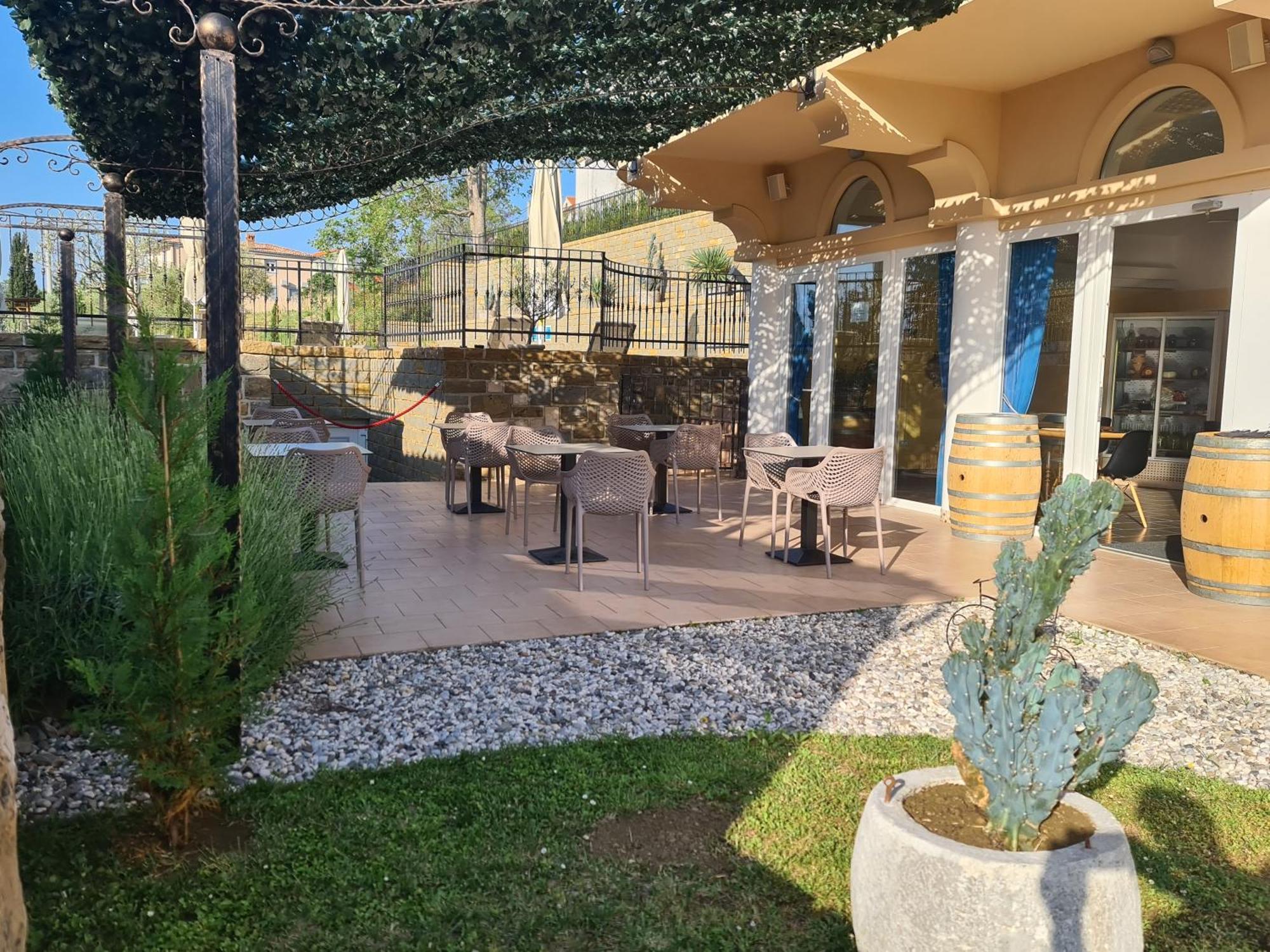 Hotel Stara Sola - Oleander Resort Korte Ngoại thất bức ảnh